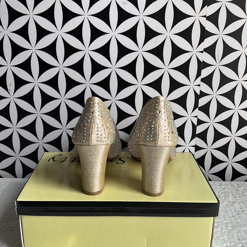 Golden/Beige slip on formal heels - Picture 8 of 8